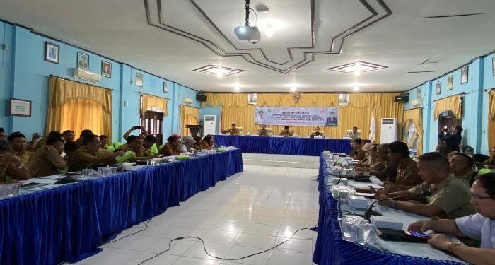 Foto : AKH/MATAKALTENG - Pemkab Sukamara Gelar rakor tim percepatan penurunan stunting (TPPS) dan tindak lanjut data stunting di Kabupaten Sukamara hasil Survei Kesehatan Indonesia (SKI) tahun 2023 yang digelar di Aula Kantor Bappeda Sukamara.