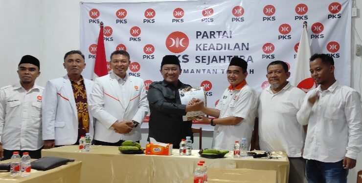 FOTO : IST/MATAKALTENG - Wakil Gubernur Edy Pratowo mendaftarkan diri di DPW PKS Kalteng