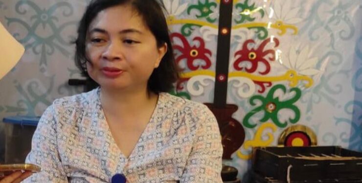 Sekretaris Dinas Kependudukan dan Pencatatan Sipil Prov. Kalteng Rosalia