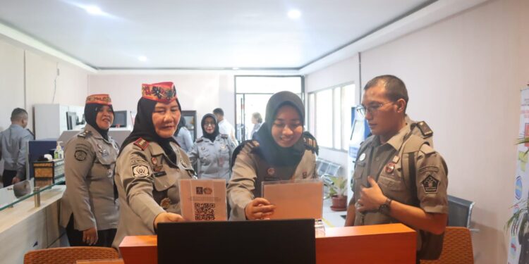 FOTO: MATAKALTENG - Kepala LPP Kelas IIA Palangka Raya, Sri Astiana, pada saat mengikuti evaluasi satuan kerja.