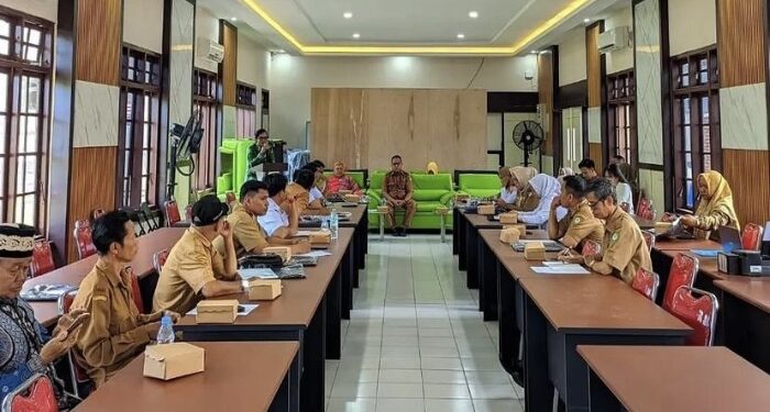 Foto: DISDIK/MATA KALTENG - Bimtek Revitalisasi Bahasa Dayak Sampit bersama Balai Bahasa Provinsi Kalimantan Tengah di Aula Disdik Kotim, 17 Mei 2024.