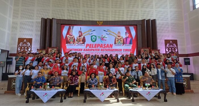 FOTO : DEVIANA /MATAKALTENG - Pelepasan Kontingen Kotim yang mengikuti Festival Budaya Isen Mulang, Jumat 17 Mei 2024.