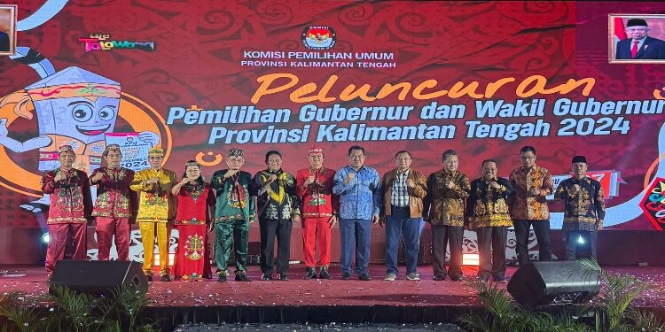 Foto: Wagub Kalteng Edy Pratowo bersama Ketua KPU Kalteng Sastriadi dan jajaran, beserta jajaran forkopimda Kalteng saat peluncuran Pemilihan Gubernur dan Wakil Gubernur Kalteng 2024.