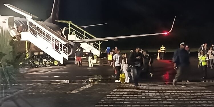 FOTO: DEVIANA/MATAKALTENG - Suasana Bandara H. Asan Sampit saat kedatangan pesawat. 