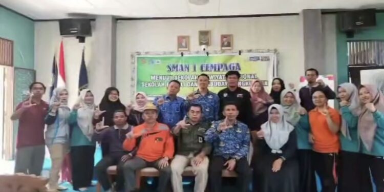 FOTO: DISDIK/MATA KALTENG - Pembinaan dan penilaian calon sekolah adiwiyata tahun 2024 di SMAN 1 Cempaga, Sabtu 18 Mei 2024.