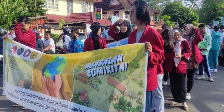 FOTO: DIAN/MATA KALTENG - Parade masyarakat peduli lingkungan hidup, Minggu 19 Mei 2024.