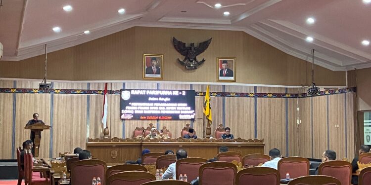 Foto: DIAN/MATA KALTENG - Penyampaian pemandangan umum fraksi-fraksi DPRD Kotim tentang dua buah rancangan peraturan daerah pemerintah Kotim, 20 Mei 2024.