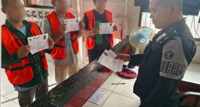 Foto: LAPAS/MATA KALTENG - 3 orang warga binaan yang dibebaskan.