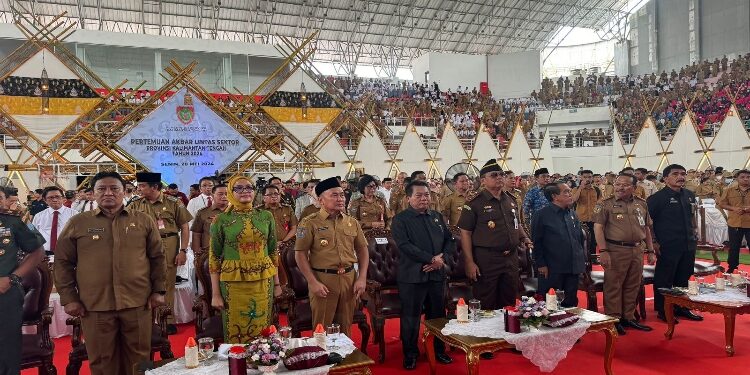 FOTO: IST/MATAKALTENG - Kegiatan Pertemuan Akbar Lintas Sektor, di GOR Indoor Palangka Raya.