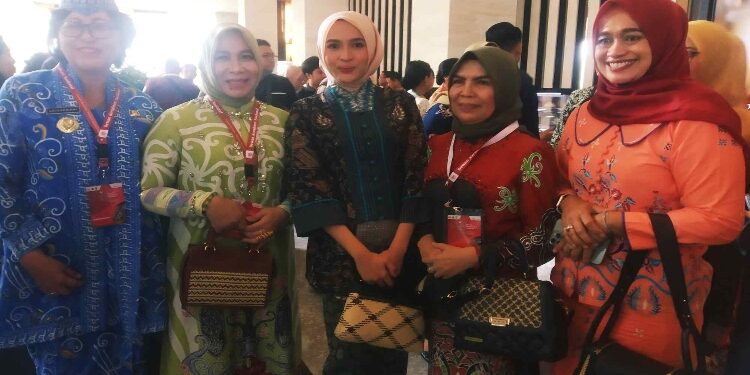 FOTO: IST/MATAKALTENG - Ketua Dekranasda Provinsi Kalteng Ivo Sugianto Sabran menghadiri Syukuran HUT Ke-44 Dekranas.