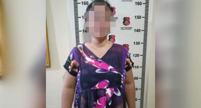 FOTO: IST/MATAKALTENG - TR alias Mami pengedar sabu yang diamankan Polsek Ketapang. Pada Rabu 15 Mei 2024 lalu.