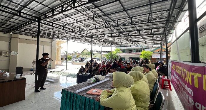 FOTO: IST/MATAKALTENG - Kegiatan sosialisasi Kejari Kotim tentang Stunting dan Pengetahuan Hukum kepada Ibu-ibu posyandu.
