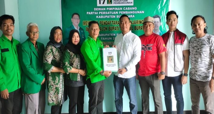 Foto : IST/MATAKALTENG - Masduki saat mengembalikan formulir pendaftaran calon bupati Sukamara ke Partai Persatuan Pembangunan (PPP) Sukamara.
