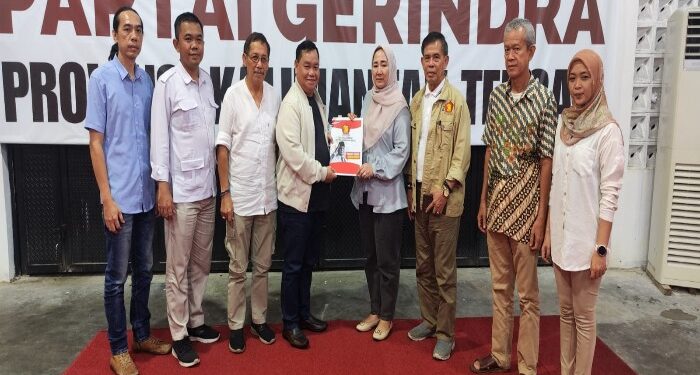 FOTO : IST/MATAKALTENG - Halikinnor saat mendaftar di DPD Gerindra, Senin 20 Mei 2024.