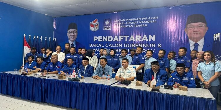 FOTO: OLIVIA/MATAKALTENG - Ketua DPD Partai Demokrat Provinsi Kalimantan Tengah Nadalsyah mendaftar sebagai bakal calon Gubernur Kalteng ke PAN, di Palangka Raya, Senin 20 Mei 2024.