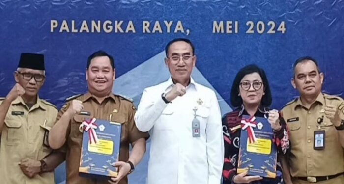 Foto:IST/MATA KALTENG - Pemerintah Kotim saat menerima penghargaan Wajar Tanpa Pengecualian (WTP) ke sepuluh kalinya dari Badan Pemeriksa Keuangan Republik Indonesia (BPK RI), 20 Mei 2024.