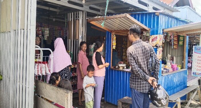 FOTO: AGUS/MATAKALTENG- Warga Jalan Iskandar 30, Gang Rahim 4, Kecamatan Mentawa Baru Ketapang, Kabupaten Kotim. Rabu, 22 Mei 2024.