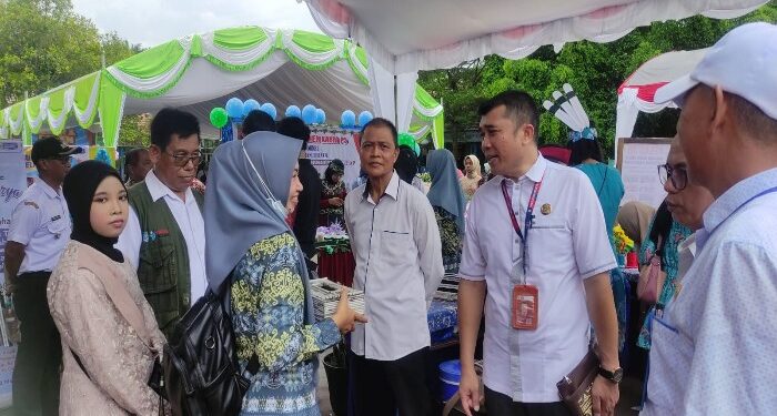 Foto: DIAN/MATA KALTENG - Ketua PMO Sekolah Penggerak Edie Sucipto saat mengunjungi salah satu sekolah yang melaksanakan gelar karya.