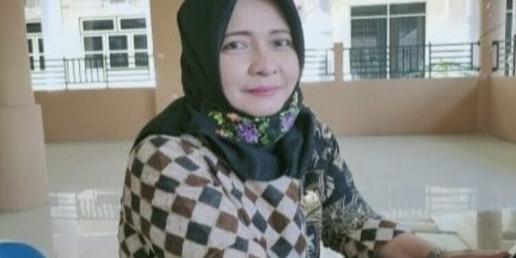 Wakil Ketua I DPRD Barsel, Hj. Nyimas Artika.