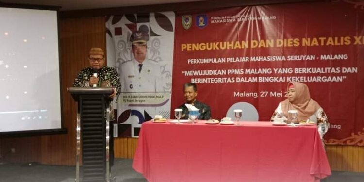 FOTO: PROKOM SERUYAN/MATA KALTENG - Asisten Pemerintahan dan Kesejahteraan Rakyat Setda Seruyan, Agus Suharto (kiri) saat menghadiri pelantikan pengurus PPMS Malang di Malang, Selasa 28 Mei 2024.