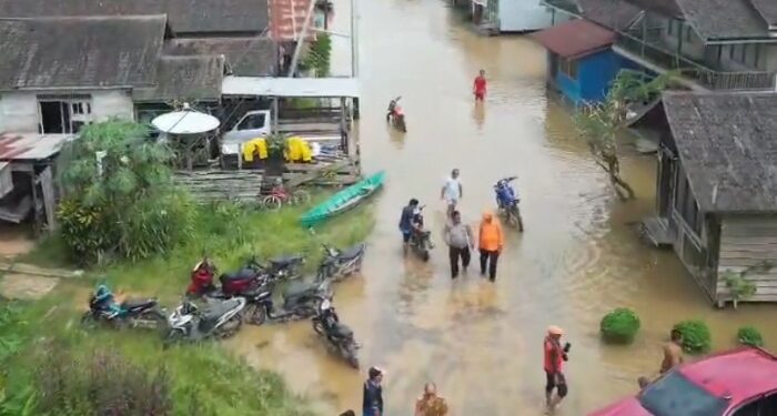 Foto:BPBD/MATA KALTENG - Kondisi banjir di Desa Tumbang Sangai, Kecamatan Telaga Antang, Kotim.