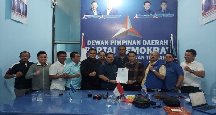 FOTO: IST/MATAKALTENG - Halikinnor saat mendaftar ke DPD Partai Demokrat, Selasa 28 Mei 2024.