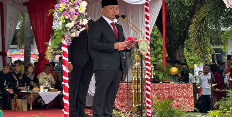 FOTO : IST/MATAKALTENG - Gubernur Kalteng, Sugianto Sabran saat memimpin upacara HUT Kalteng ke-67, dihalaman Kantor Gubernur beberapa waktu lalu.