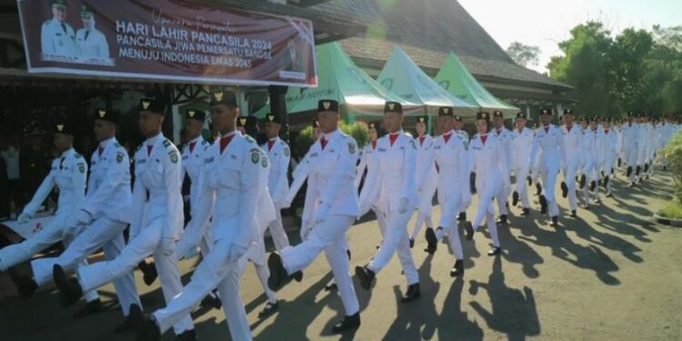 FOTO: IST/MATA KALTENG - Petugas Paskibraka dalam peringatan Hari Lahir Pancasila.