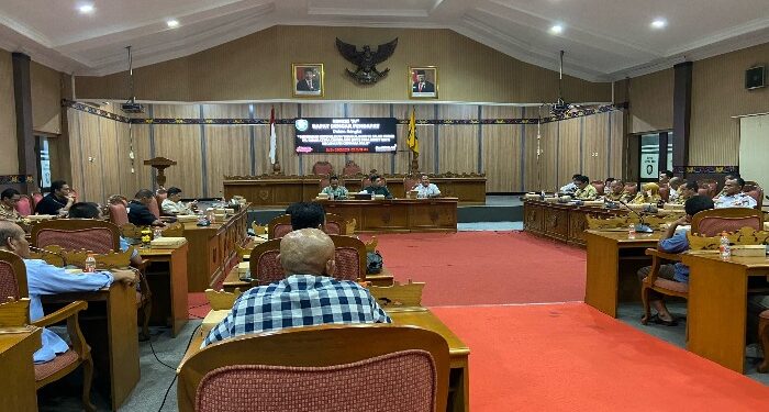 Foto:DIAN/MATA KALTENG - RDP Kepemilikan Tanah/lahan di jalan poros PT Sinar Citra Cemerlang (SCC) Desa Bukit Raya, Kecamatan Cempaga Hulu, 3 Juni 2024.