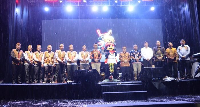 FOTO : KPU GUMAS/MATA KALTENG - Suasana peluncuran maskot dan jingle Pilkada Gumas yang dihadiri oleh sejumlah pihak terkait, di Taman Kota Kuala Kurun, Minggu, 2 Juni 2024.