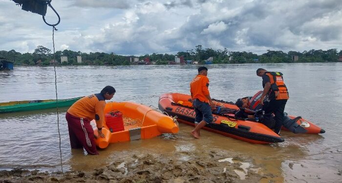 FOTO : MATAKALTENG - Suasana saat Tim Gabungan saat melaksanakan kegiatan pencarian terhadap korban Roni Sosanto yang diduga tenggelam.