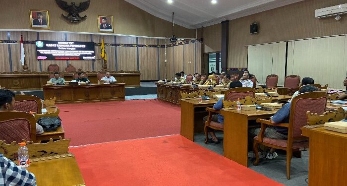 Foto: DIAN/MATA KALTENG - RDP Kepemilikan Tanah/lahan di jalan poros PT Sinar Citra Cemerlang (SCC) Desa Bukit Raya, Kecamatan Cempaga Hulu, 3 Juni 2024.