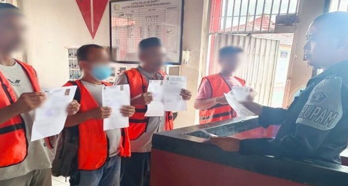 Foto: LAPAS/MATA MATA KALTENG - Pembebasan 4 WBP di Lapas Sampit, 3 Juni 2024.