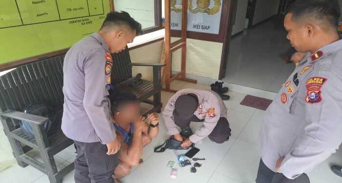 FOTO : HUMAS GUMAS/MATA KALTENG - Tersangka CN (31) ketika diamankan oleh personel Polsek Rungan, Selasa, 4 Juni 2024.