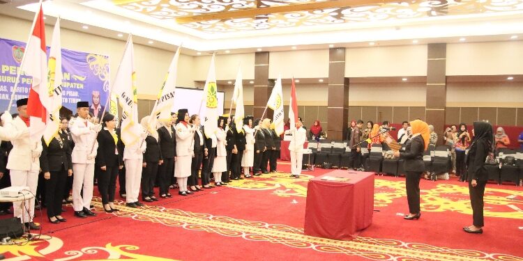 FOTO: OLIVIA/MATAKALTENG - Pengukuhan Pengurus PERWOSI 6 Kabupaten di Kalteng Masa Bakti 2023-2027.