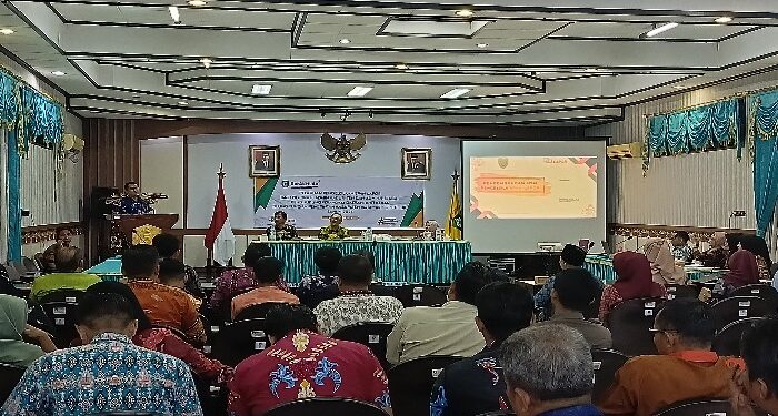 FOTO : DEVIANA/MATAKALTENG - Asisten III Setda Kotim saat membuka pelatihan Pengelolaan SP4N-LAPOR, Kamis 6 Juni 2024.