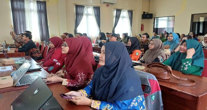 FOTO : DEVIANA/MATAKALTENG - Peserta bimbingan teknis penerapan aplikasi layanan administrasi kepegawaian berbasis digital dengan fitur tambahan, Kamis 6 Juni 2024.