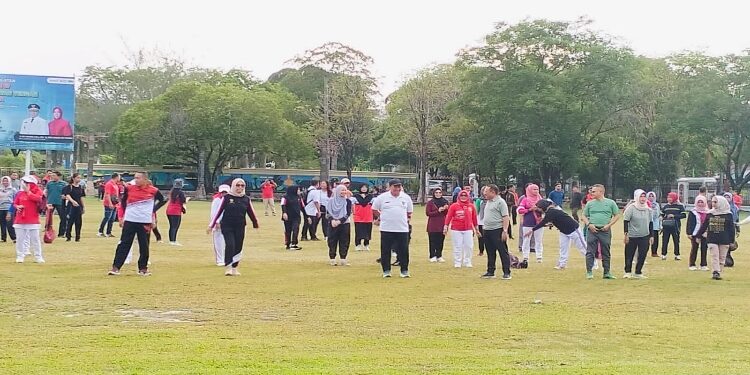 FOTO: OLIVIA/MATAKALTENG - Wagub Kalteng Senam Bersama ASN dan Tekon.