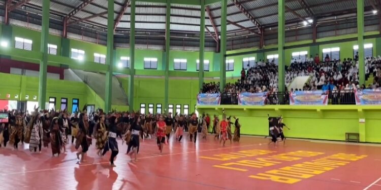 FOTO: DOK/MATA KALTENG - Pembukaan gebyar prestasi belajar SMP/MTs se Kotim belum lama ini di Stadion 29 November Sampit.