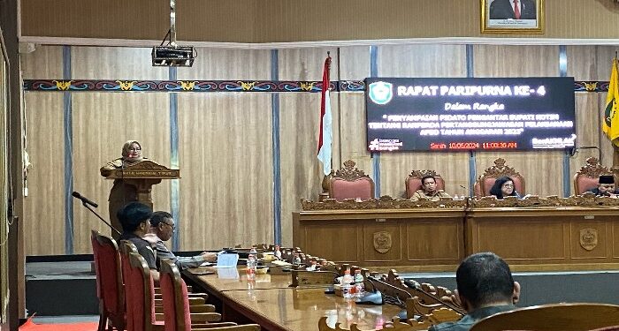 Foto:DIAN/MATA KALTENG - Rapat paripurna penyampaian pandangan fraksi DPRD Kotim tentang ranperda pertanggung jawaban pelaksanaan APBD 2023, 10 Juni 2024.