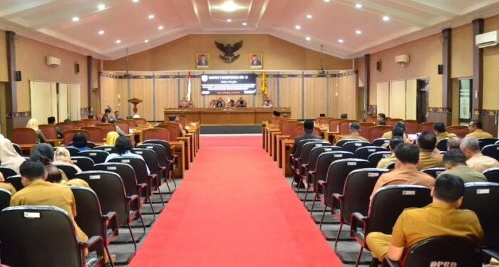 Foto:DIAN/MATA KALTENG - Rapat paripurna penyampaian jawaban pemerintah Kotim atas pandangan umum fraksi DPRD Kotim, 11 Juni 2024.
