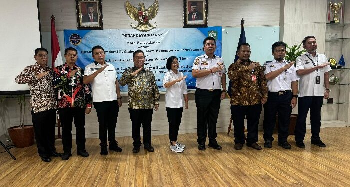 FOTO : IST/MATAKALTENG - Bupati Kotim Halikinnor bersama Dirjen Perhubungan Udara Kementerian Perhubungan, belum lama ini.