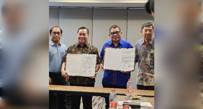 FOTO: IST/MATAKALTENG - Bupati Kotim Halikinnor bersama Ketua GPPI Kotim Siswanto dan pengusaha lainnya, belum lama ini.