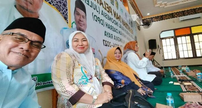 FOTO: MATAKALTENG - Lurah Panarung, Evi Kahayanti, saat menghadiri acara Pelantikan dan Pelatihan Juru Sembelih Halal Kota Palangka Raya periode 2024-2027.