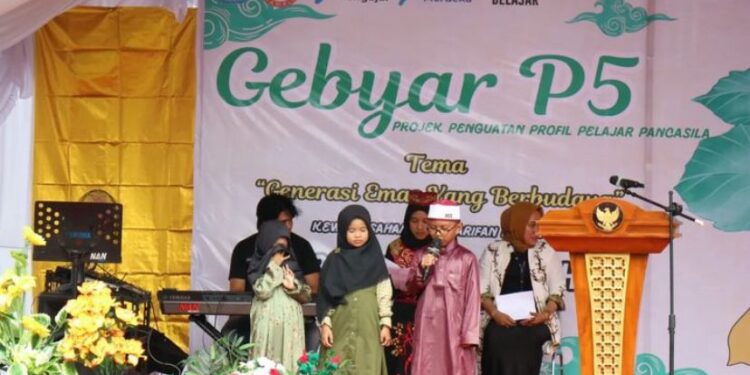 Foto: DOK/MATA KALTENG - Gelar karya P5 SDN 3 Menyawa Baru Hulu saat menampilkan pelajar membaca ayat pendek belum lama ini.