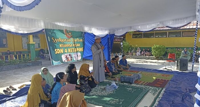 Foto: DIAN/MATA KALTENG - Syukuran kurban kelurga besar SDN 4 Ketapang, Sampit, 20 Juni 2024.