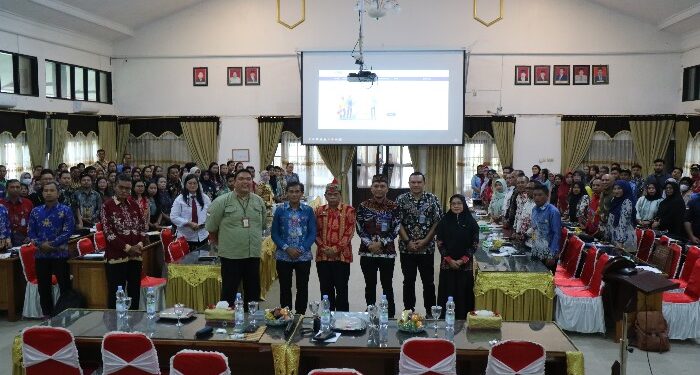 FOTO : IST/MATAKALTENG - sosialisasi percepatan proses Persetujuan Bangunan Gedung (PBG) Sertifikat Laik Fungsi(SLF) untuk TK/PAUD di desa Kabupaten Kotim tahun 2024, Kamis 20 Juni 2024.