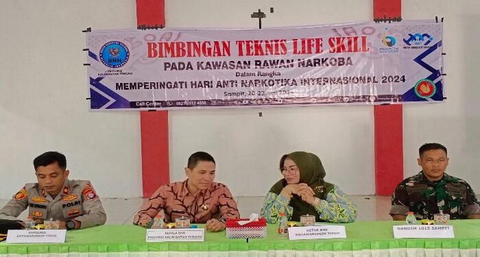 FOTO : IST/MATAKALTENG - Wakil Bupati Kotim Irawati bersama Ketua BNNP Kalteng saat menghadiri Bimtek Lifeskill, Kamis 20 Juni 2024.