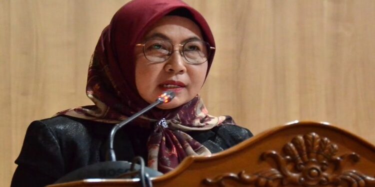 Ketua Fraksi Golkar DPRD Kotim, Darmawati.