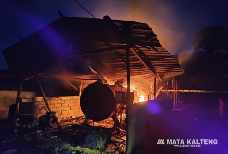 Gudang Miko Kelapa Sawit Milik WNA Tiongkok di Kotim Terbakar